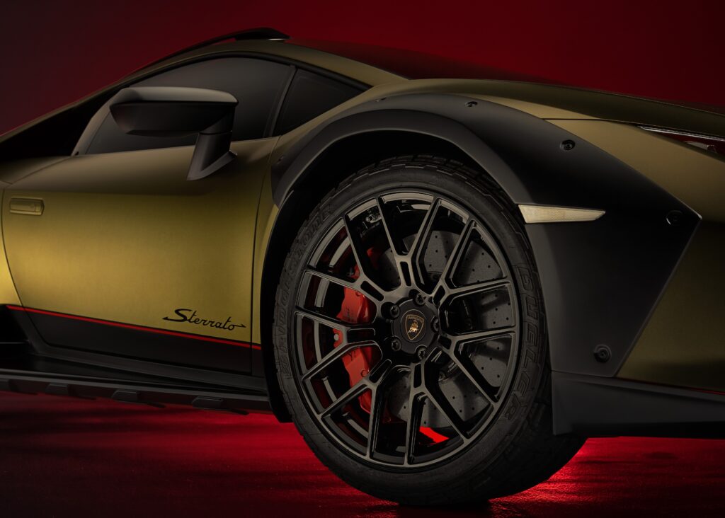 Lamborghini Huracán Sterrato detail pneumatiky Bridgestone